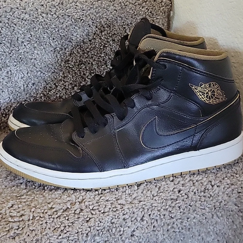 Nike Air Jordan 1 Mid Black Gold White Men Size 9.5